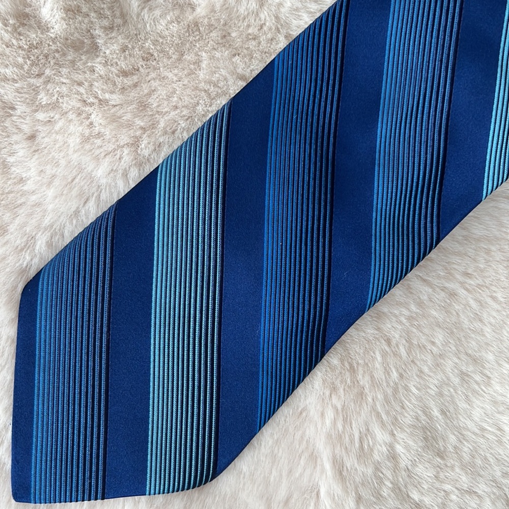 Nicole Miller Silk Wide Blue Stripe Mens Necktie Neck Tie 4x59